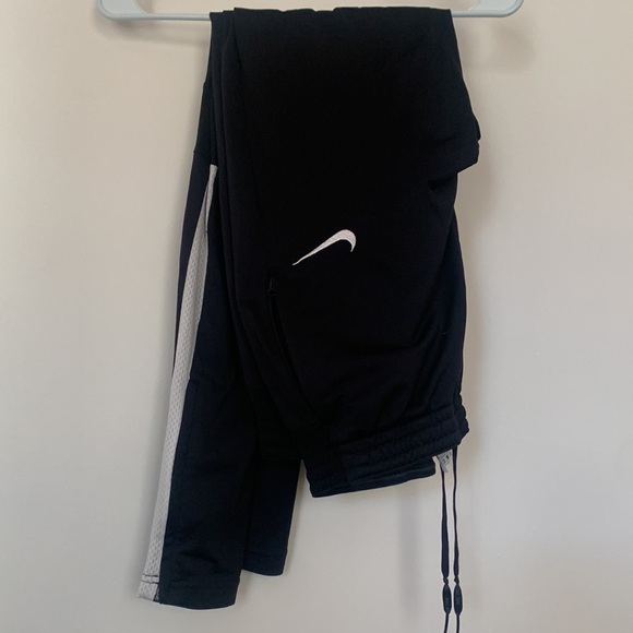 Nike Joggers - Picture 1 of 5